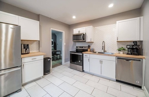 Columbus House | The Hungarian Village Spot - 2 BR and Fenced Yard