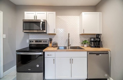 Columbus House | The Hungarian Village Spot - 2 BR and Fenced Yard
