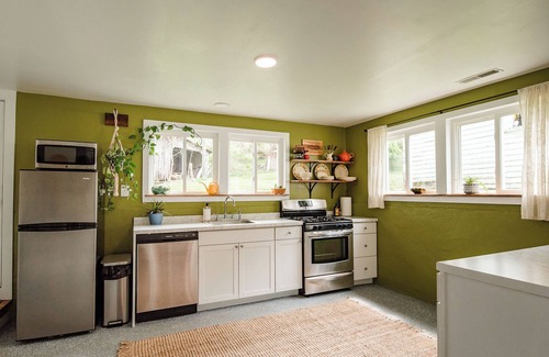 Sinks Grove Apartment | The Hunker Inn- Charming apartment in a historic building in Sinks Grove
