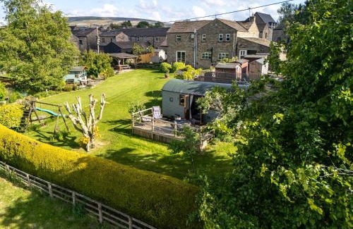 Aysgarth Apartment | The Hut in the Orchard @ Yorecroft