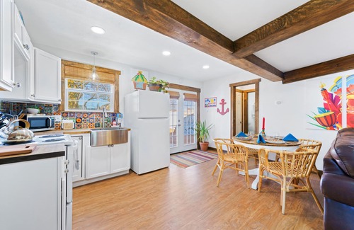 Heart of Lubbock House | The Hut - Lubbock, TX with an Island Flair!