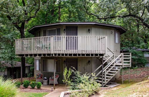 Oxford House | The Hutt, Discounted rate for LSU game day!