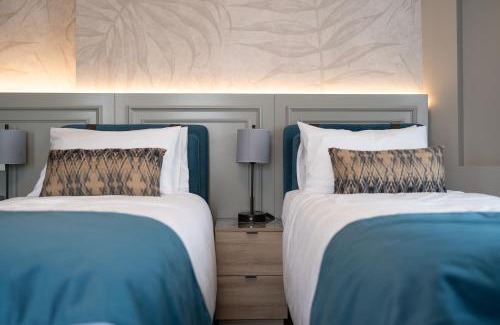 Watford Hotel | The Hyde - At Dunning's Bar