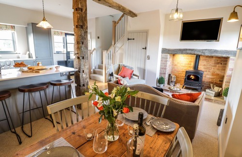 Armscote Cottage | THE HYDE, family friendly, luxury holiday cottage in Newbold On Stour