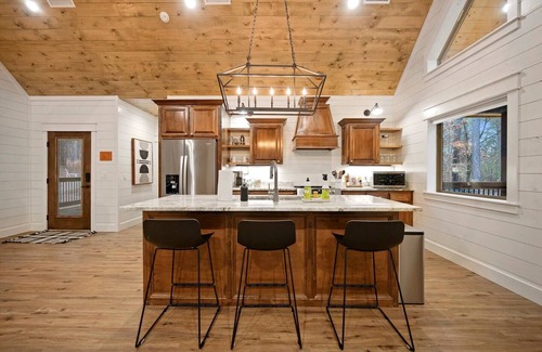 Pickens Cabin | The Hygge House- Lux w/Dual Shower, Soak Tub & Spa