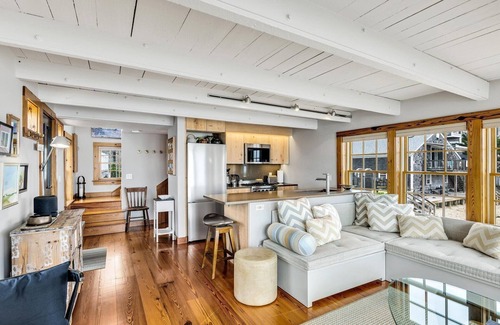 Provincetown House | The Iconic Wharf House - Your Own P-Town Paradise RPAM116