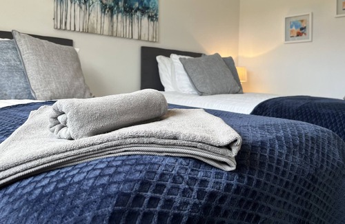 Ilchester Apartment | The Ilchester Suite - 2 Bed - Parking