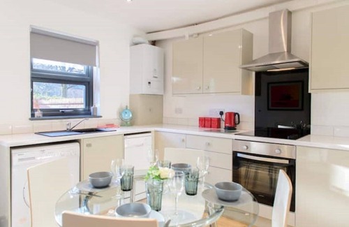 Lincoln House | The Imp’s Pad - Off Steep Hill - Private Parking