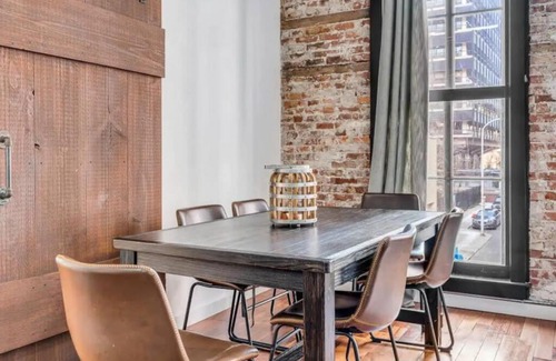 Center City East House | The Independence Suite Residence