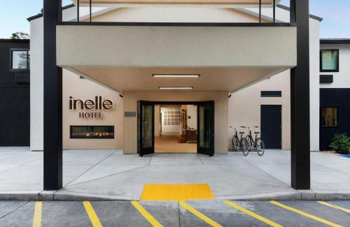 Oakhurst Hotel | The Inelle, Oakhurst Yosemite, a Tribute Portfolio Hotel