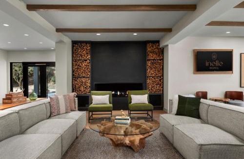 Oakhurst Hotel | The Inelle, Oakhurst Yosemite, a Tribute Portfolio Hotel