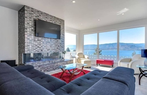 Southwest Mission Villa | The Infinity Villa | No Service Fees | Theatre