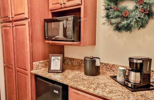 Pigeon Forge Hotel | The Inn at Christmas Place