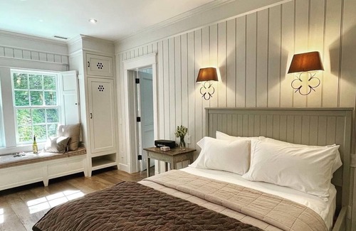 Vilas Bed & Breakfast | The Inn at Little Pond Farm