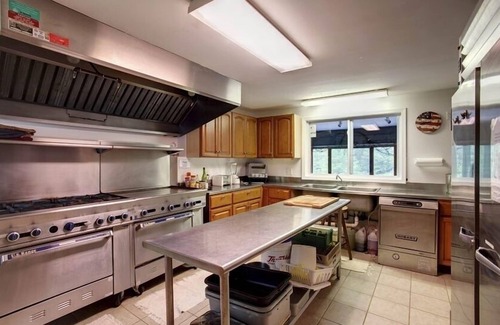 Wilmington Cabin | The Inn at Quail Run - Wilmington, Vermont-Family Reunion 11 BRs 10Ba