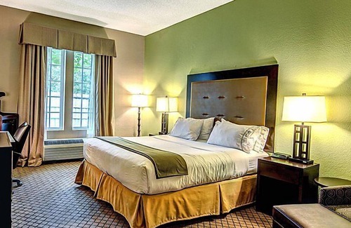 Wallace Hotel | The Inn at River Landing