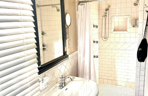 Perkinsville Hotel | The Inn at Weathersfield