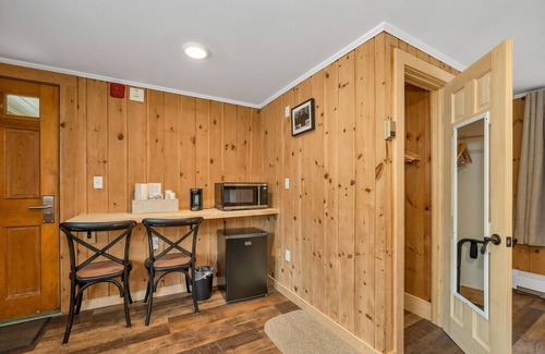 Bartlett Hotel | The Inn & More