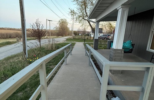 Atchison County House | The Inn on Main Fairfax - 4 bedroom, 4.5 bed house with 100 year old charm
