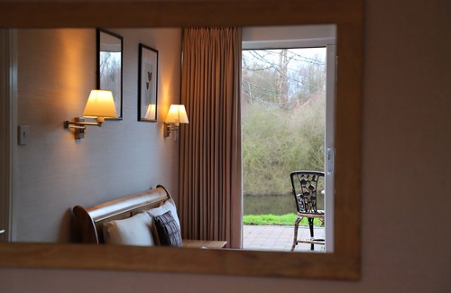 Shorne Hotel | The Inn on the Lake Hotel