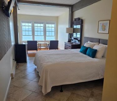 Lubec Hotel | The Inn on the Wharf