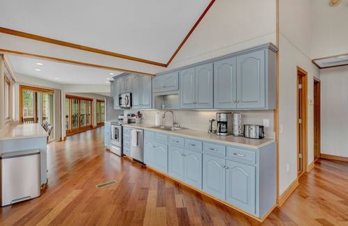Moneta House | The Inner Banks - Lakefront chalet with 180-degree lake views, dock & beach
