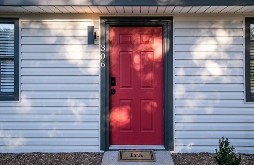Oxford House | The Ira, 1 BR Queen Duplex by Velvet Ditch Villas