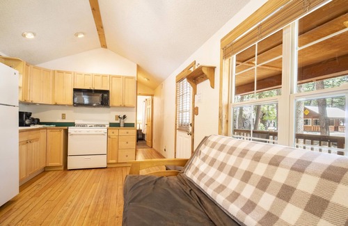 Bayfield Cabin | The Iris Cabin #1 Sum