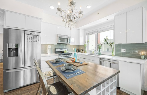 Mission District Condo | The Iris DT Condo with AC in Mission