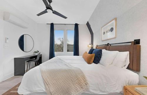 East Nashville House | The Iris - Walk to Dining And Nightlife Plus Rooftop!