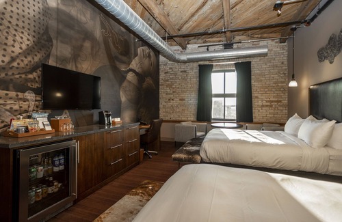 Fifth Ward Hotel | The Iron Horse Hotel