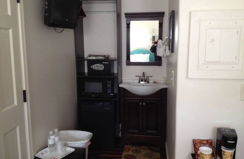 Cottonwood Hotel | The Iron Horse Inn
