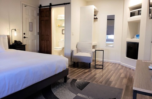 Cottonwood Hotel | The Iron Horse Inn