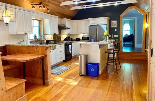 Bath Apartment | The Iron Lady; Gorgeous Historic Home