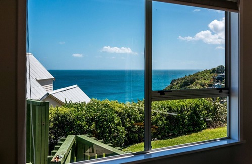 Oneroa Cottage | The Island Gem - Oneroa Holiday Home