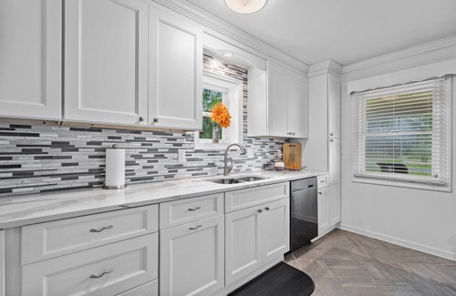 Tranquil Harbour House | The Island House is close to the beach with pool table and hot tub.