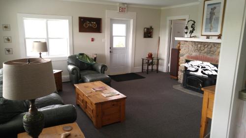 Ingonish Beach Hotel | The Island Inn