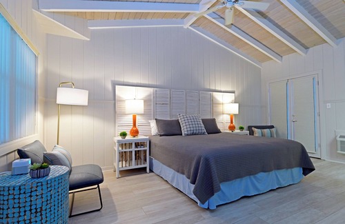 Central Beach Hotel | The Islander Inn