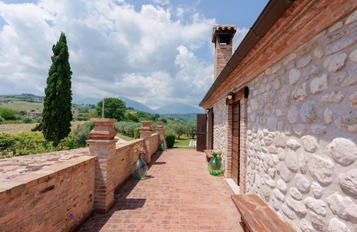 Campli Villa | tHE Italian Dream Villa - Pool, Spa & Wine