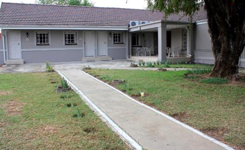 Okhahlamba House | The Itumeleng Guest House