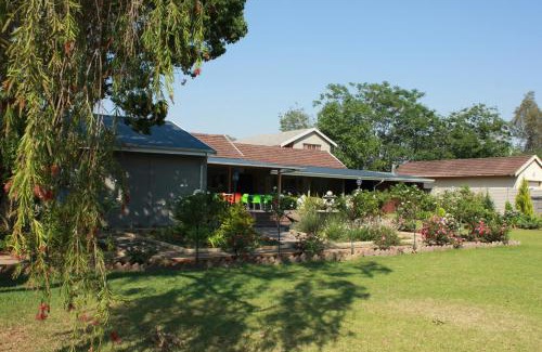 Okhahlamba House | The Itumeleng Guest House