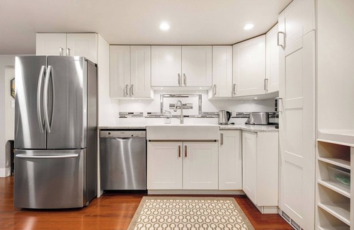 Grandview-Woodland House | The Ivy On Parker Guest House
