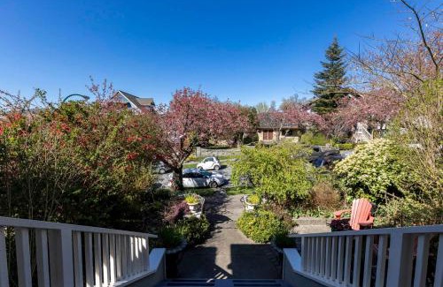 Grandview-Woodland House | The Ivy on Parker Guest House