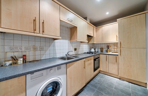 Shadwell Apartment | The Ivy Suite