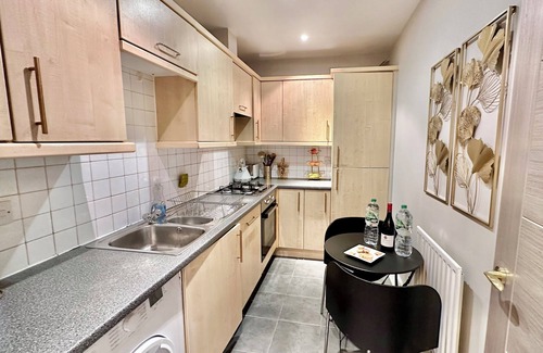 Limehouse Apartment | The Ivy Suite - Spacious London 3-Bed