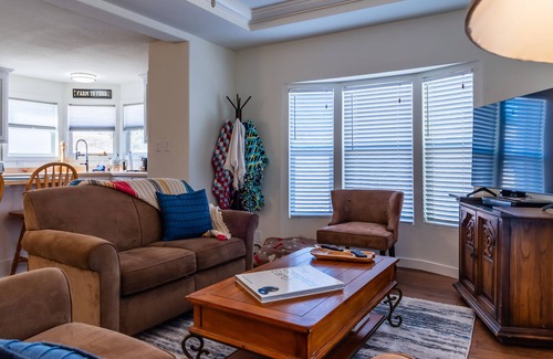 Bradley House | The J's Nest Cottage - Quiet Country Cottage with Mountain Views!