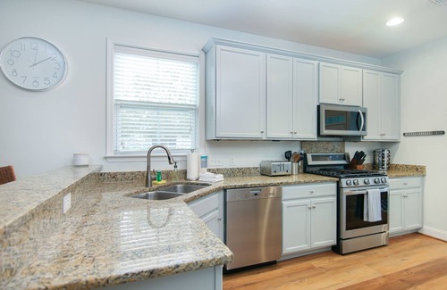 North Charleston House | The Jade/Park Circle, Mins to Dwtn and Beaches