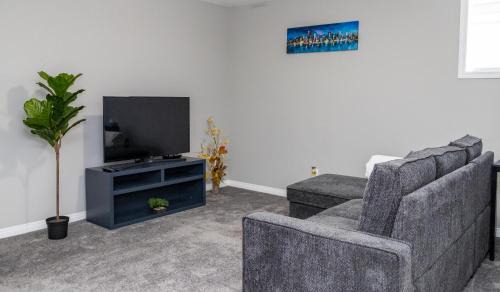 Airdrie Apartment | The Jade Place