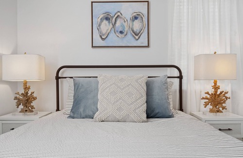 Beaufort Cottage | The James Cottage - Clean, Cozy, Coastal - Sleeps 6- 1mi to Historic DT Beaufort