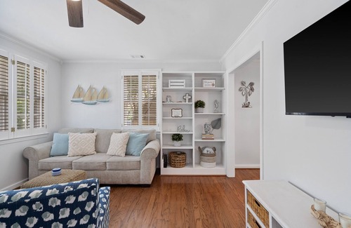 Beaufort Cottage | The James Cottage - Clean, Cozy, Coastal - Sleeps 6- 1mi to Historic DT Beaufort